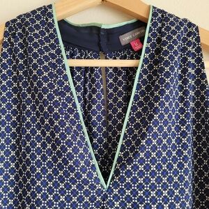 Vince Camuto Blouse Size M Sleeveless Accent Collar Pleated Back Navy Pattern